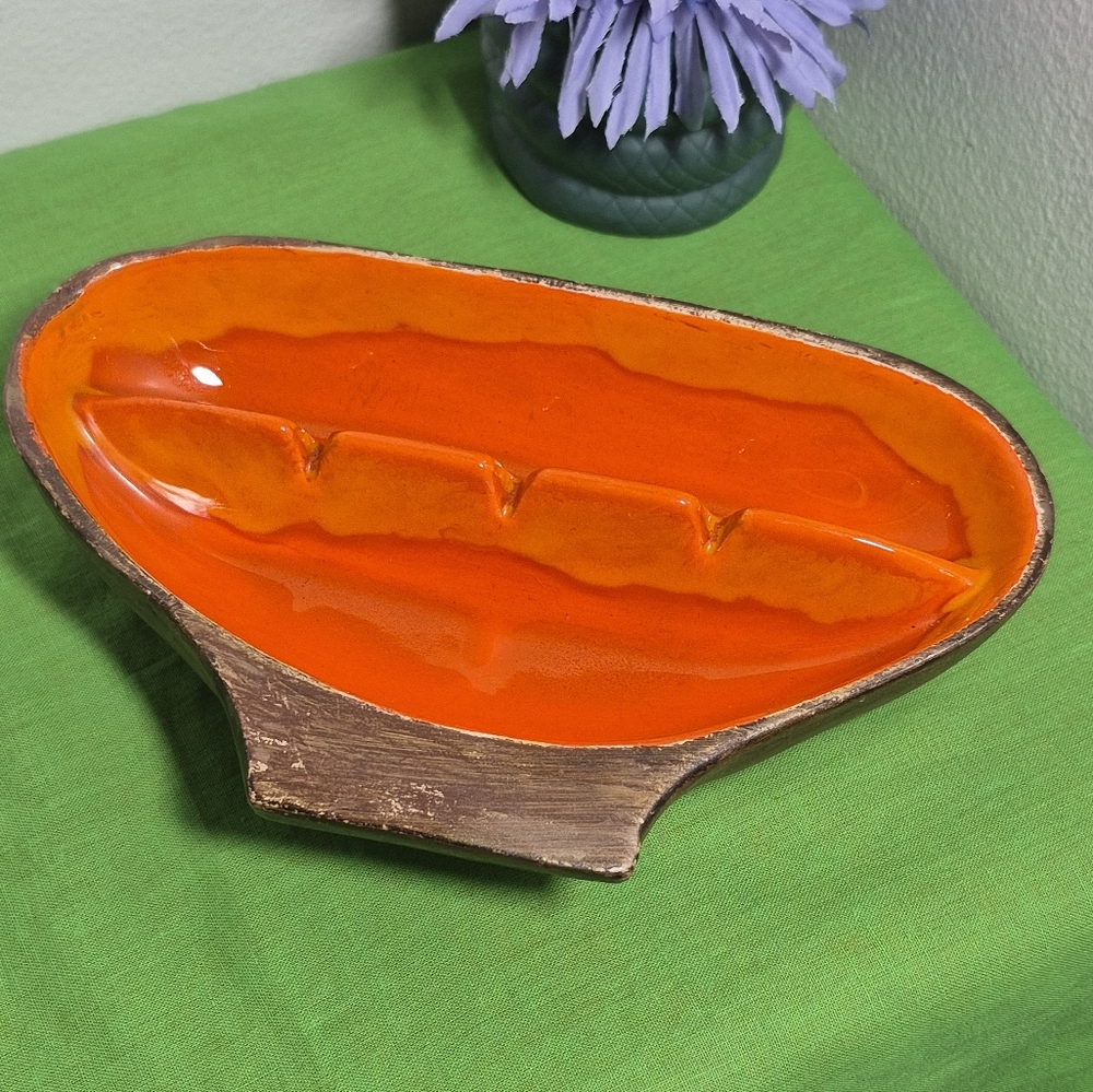 Vintage MCM Atomic Ceramic Glazed 3-Slot Ashtray - Picture 4 of 12